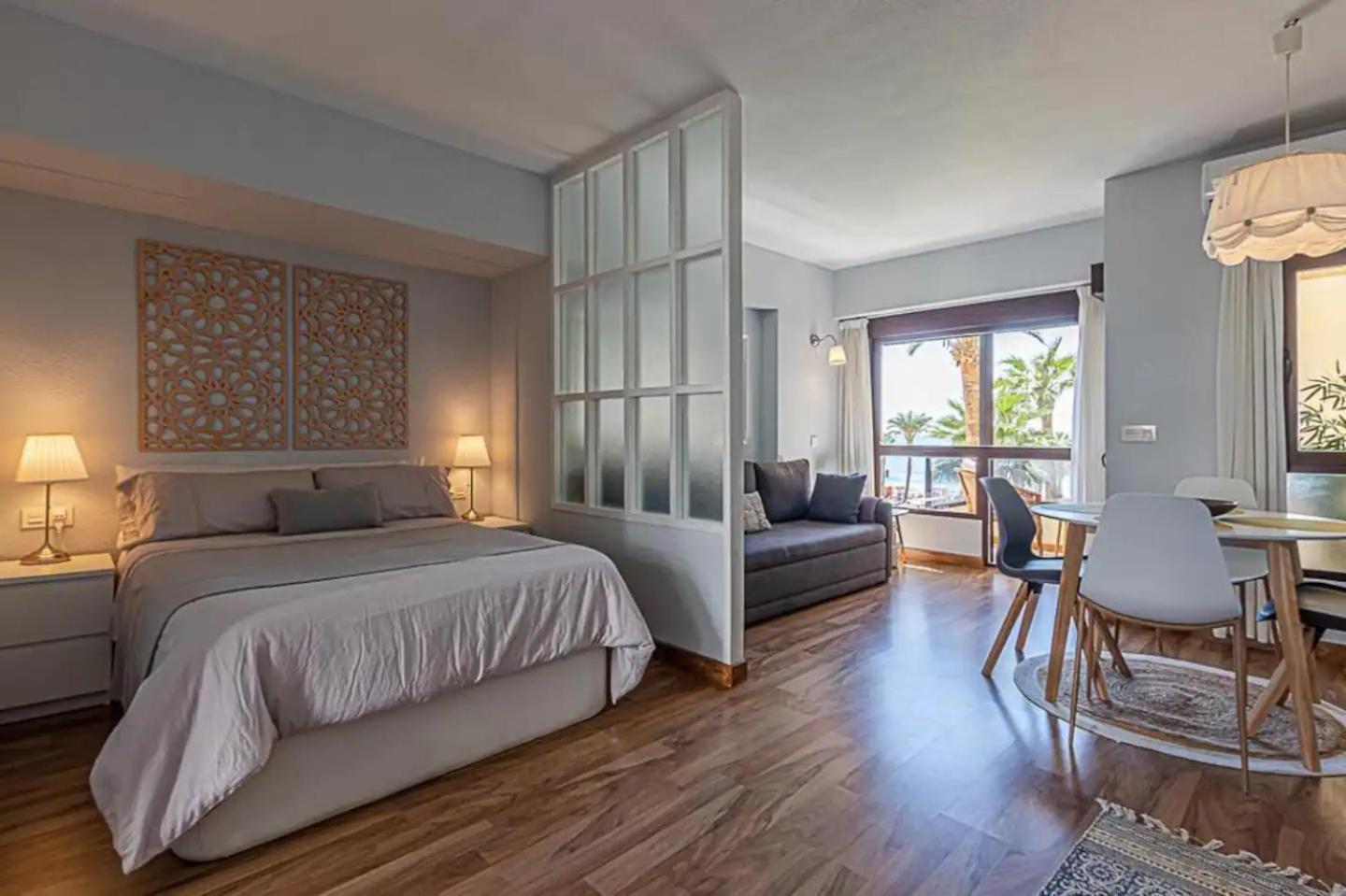 Encantador Apartamento En Primera Linea De Playa Benalmádena Exterior foto